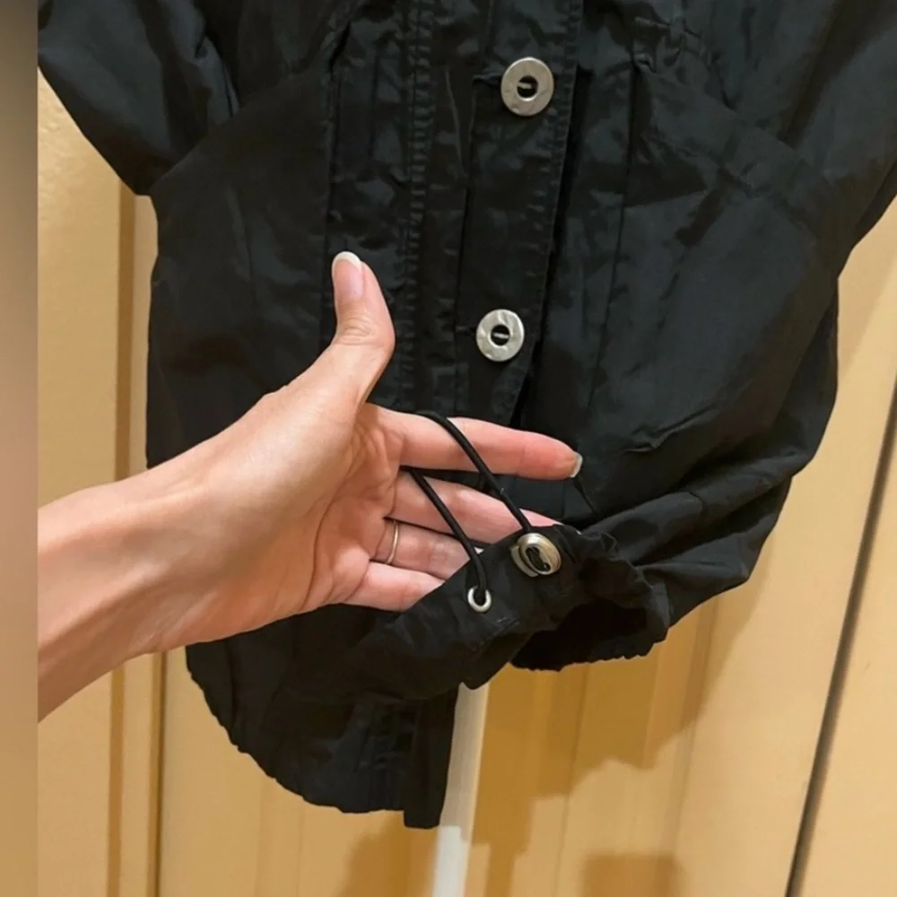 Chico’s raincoat/ long windbreaker/ trench coat. Black w/ silver tone buttons. M